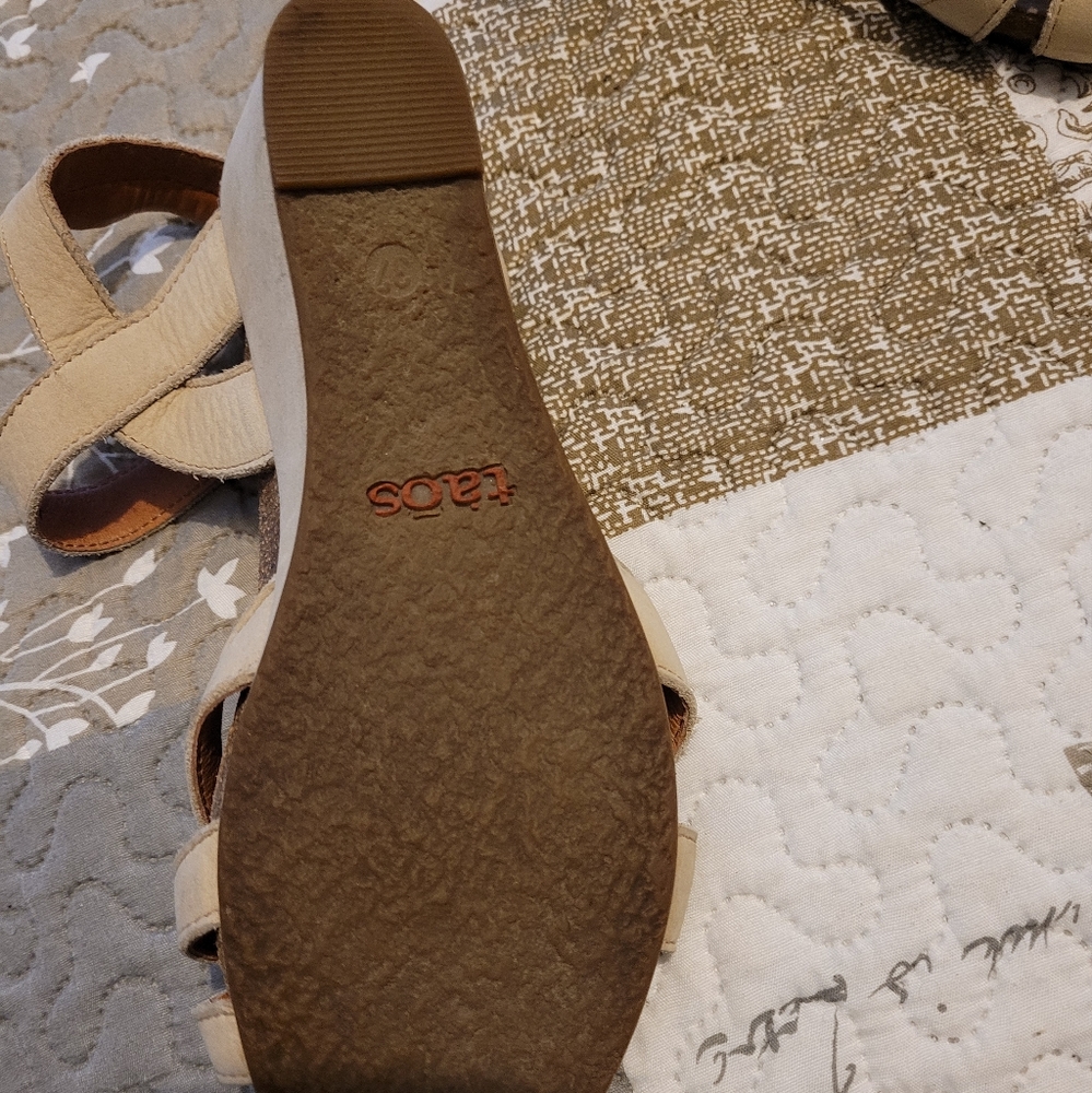 Sandals - Picture 2 of 3